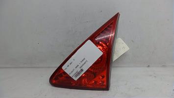 Luz trasera secundaria derecha (luces)