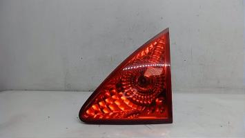 Luz trasera secundaria derecha (luces)