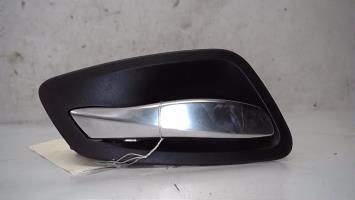 Poignee porte avant gauche