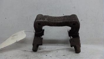 Soporte de estribo de freno (pinza) trasero derecho
