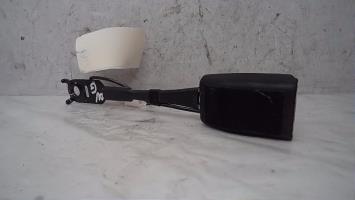 Attache ceinture avant gauche
