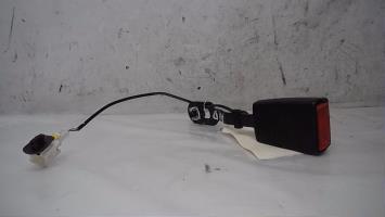 Attache ceinture avant droit