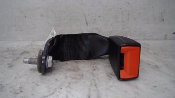 Attache ceinture arriere droit