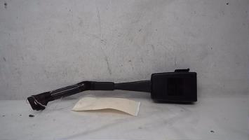 Attache ceinture avant droit
