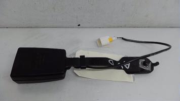 Attache ceinture avant droit