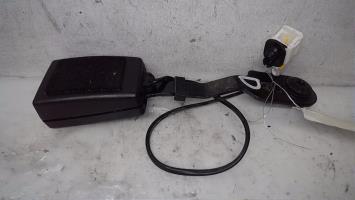 Attache ceinture avant droit