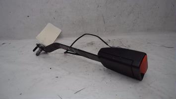 Attache ceinture avant droit
