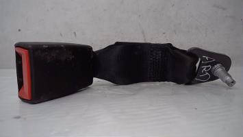 Attache ceinture arriere droit