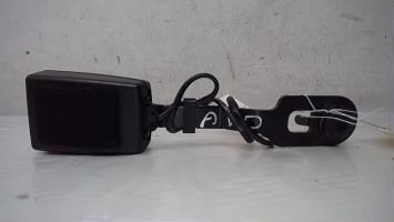 Attache ceinture avant droit
