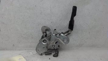 Serrure de capot