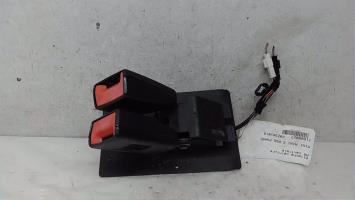 Attache ceinture arriere centrale
