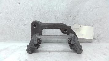 Soporte de estribo de freno (pinza) trasero derecho