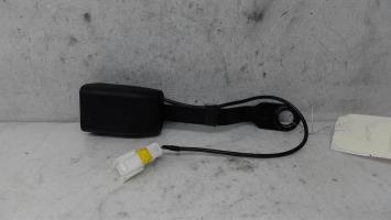 Attache ceinture avant droit