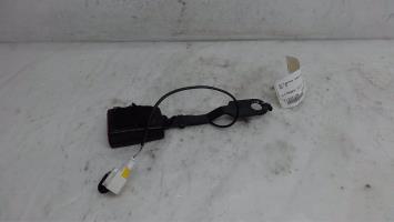 Attache ceinture avant droit