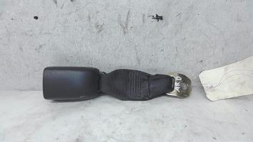 Attache ceinture arriere droit