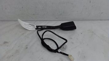Attache ceinture avant droit
