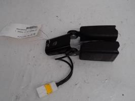 Attache ceinture arriere droit