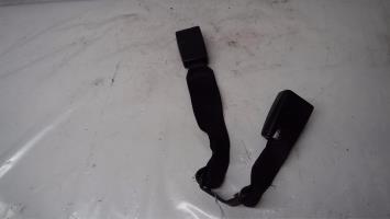 Attache ceinture arriere droit