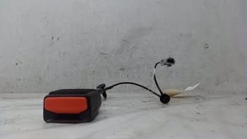 Attache ceinture avant droit