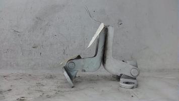 Charniere de porte avant droit