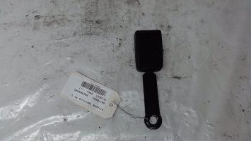 Attache ceinture avant droit