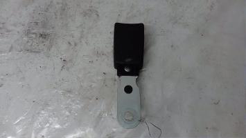 Attache ceinture arriere droit