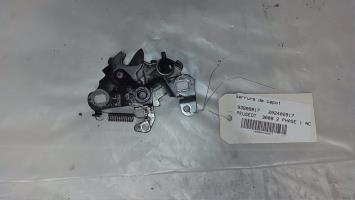 Serrure de capot