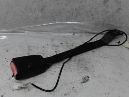 Attache ceinture avant droit