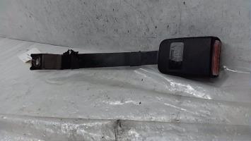 Attache ceinture avant droit