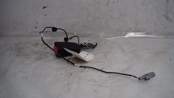 Attache ceinture avant droit
