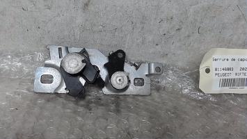 Serrure de capot