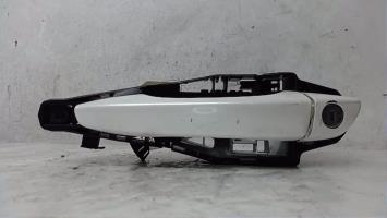Poignee porte avant gauche