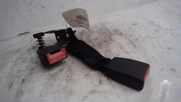 Attache ceinture arriere droit