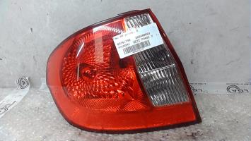 Luz trasera principal izquierda (luces)