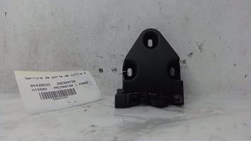 Serrure de porte de coffre droite