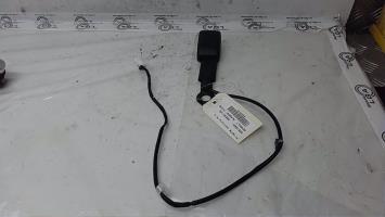 Attache ceinture avant gauche