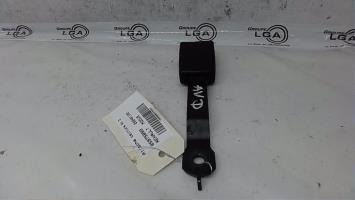 Attache ceinture avant droit