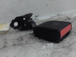 Attache ceinture arriere droit