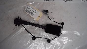 Attache ceinture avant gauche