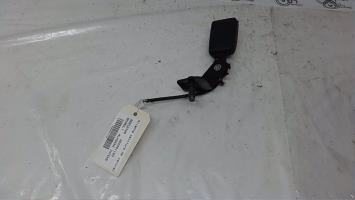 Attache ceinture arriere centrale
