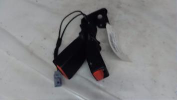 Attache ceinture arriere droit