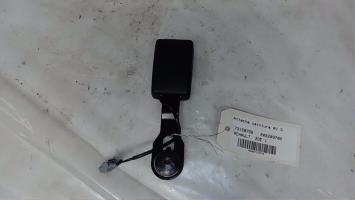 Attache ceinture avant droit