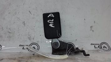 Attache ceinture arriere droit