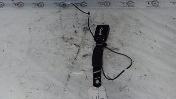 Attache ceinture avant gauche