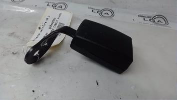 Attache ceinture arriere droit