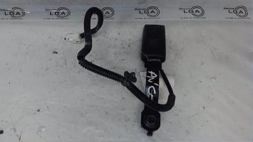 Attache ceinture avant gauche