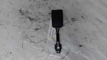 Attache ceinture avant droit