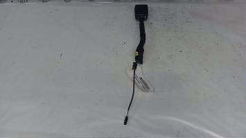 Attache ceinture avant droit