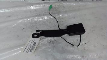 Attache ceinture avant droit