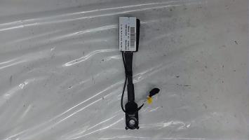 Attache ceinture avant droit